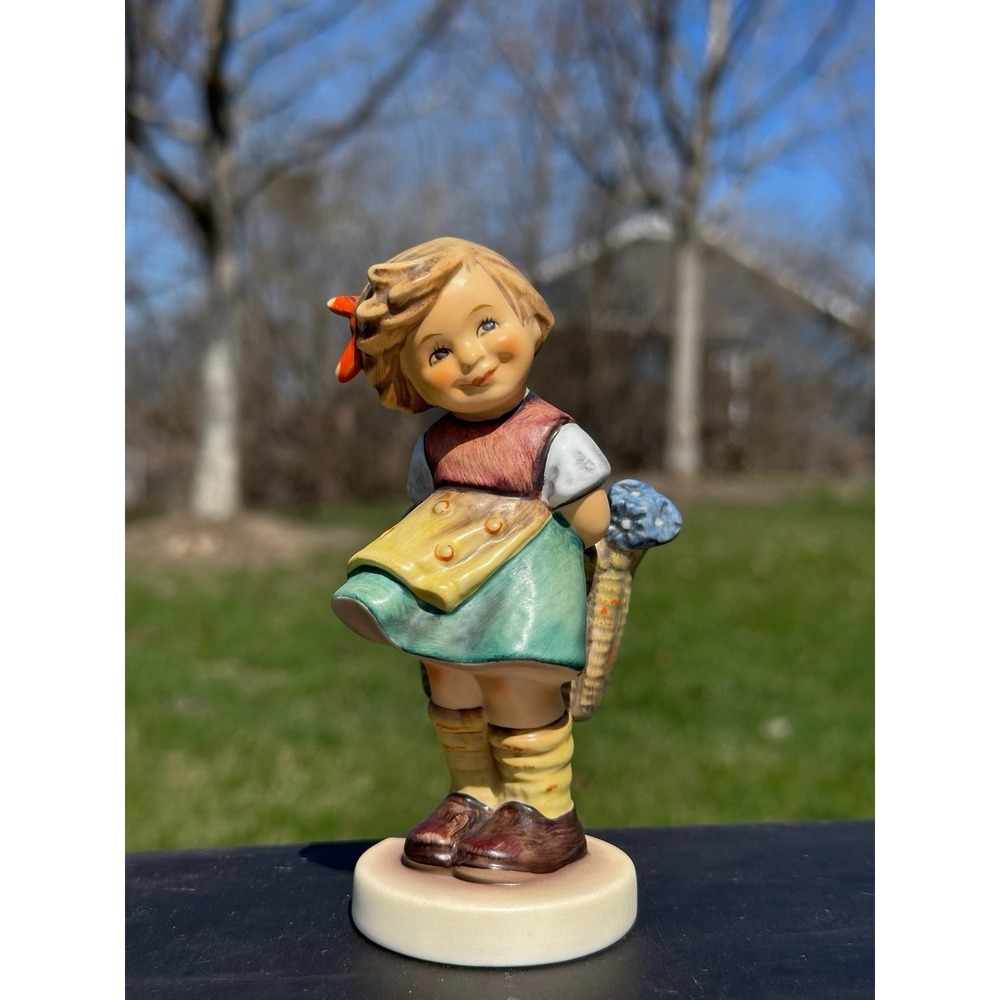 Goebel Hummel Girl Figurine #377 Vintage Germany 5"
